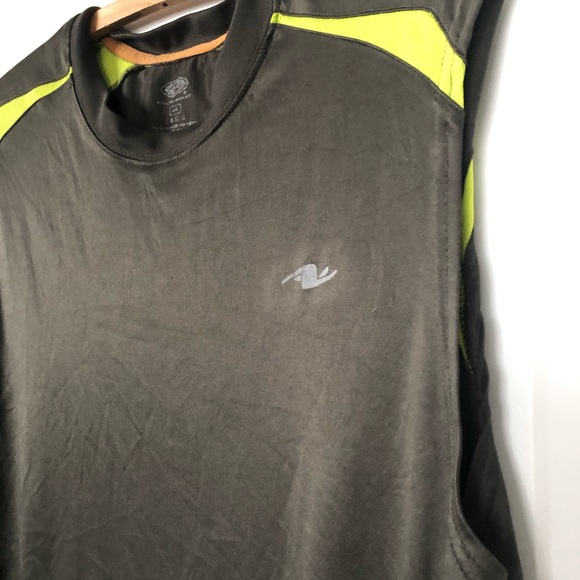 Sleeveless Workout Shirt with media pocket sz L - Picture 2 of 4